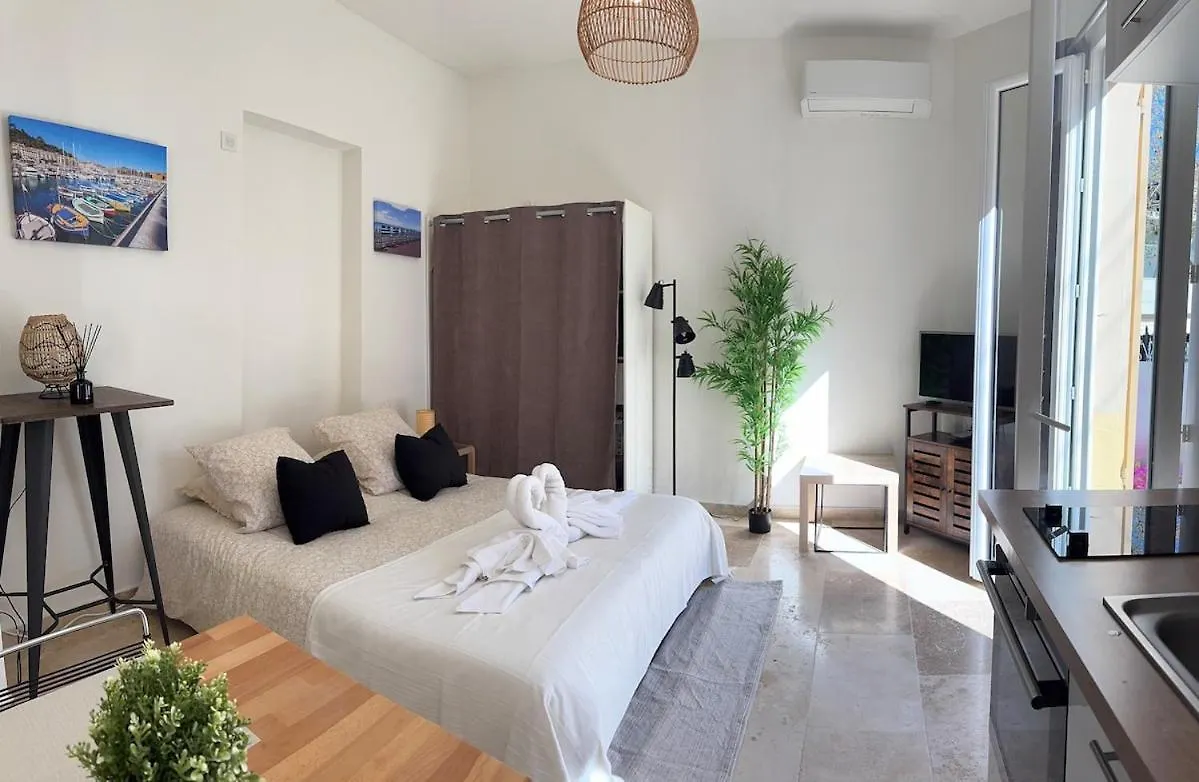 Studio Cosy, Terrasse, Proche Mer Et Tramway Nice 0*,  France